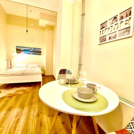 Apartahotel Kastanimaja 3*